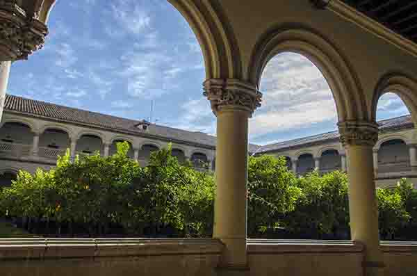 Granada 222 - monasterio de San Jerónimo - claustro.jpg